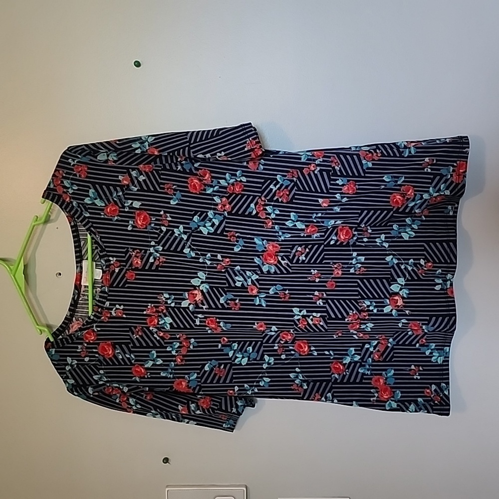 LulaRoe Women’s Floral Tshirt. Size XL. New.